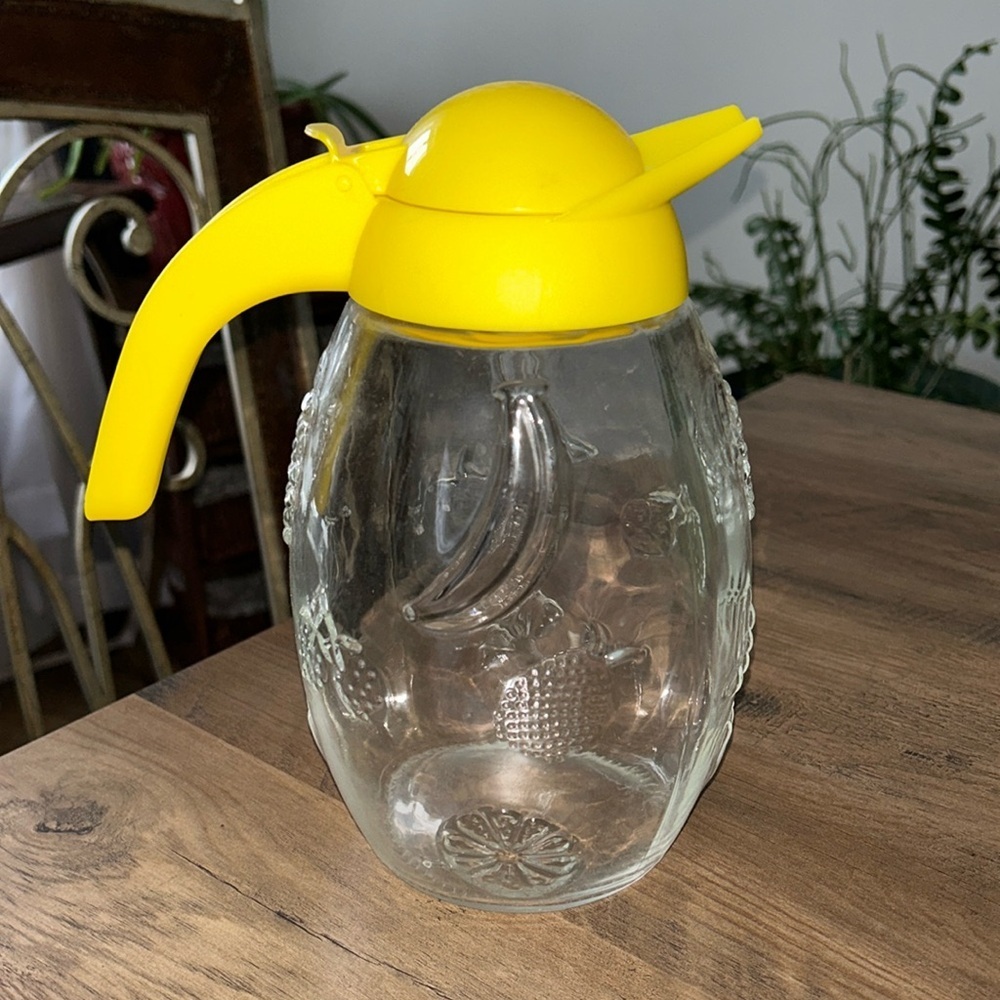 Solmaz Mercan 48 oz embossed juice carafe with yellow lid